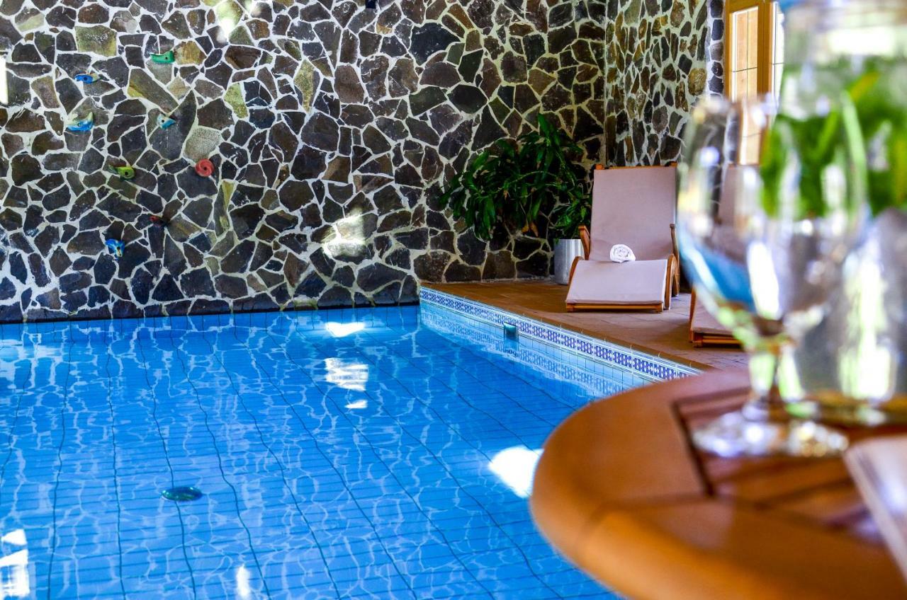 Hotel****Liptovsky Dvor Liptovský Ján Exteriör bild